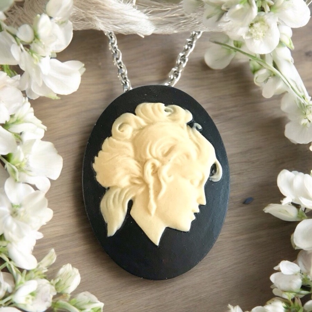 🆕 3D Virgo Pendant Necklace Wood/Stainless Steel